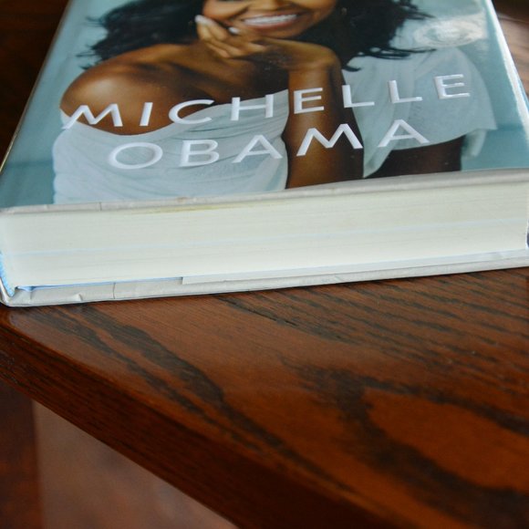 Hardcover BECOMING by Michelle Obama (good used condition) - Picture 2 of 7